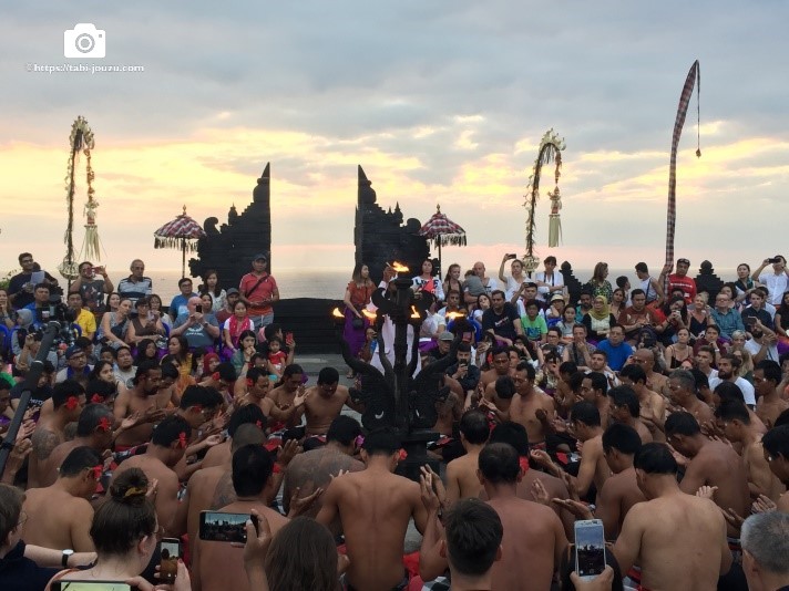 必見 ウルワツ寺院でケチャダンスと神秘的な夕日を大満喫 オシャレに 旅上手ブログ